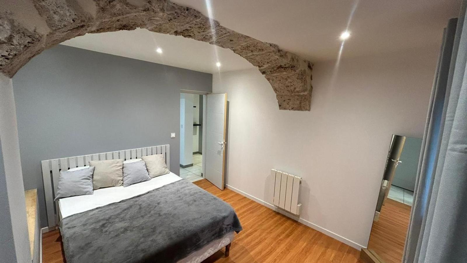 Appartement Paisible Entre Terre Et Mer Cabrieres  Luaran gambar