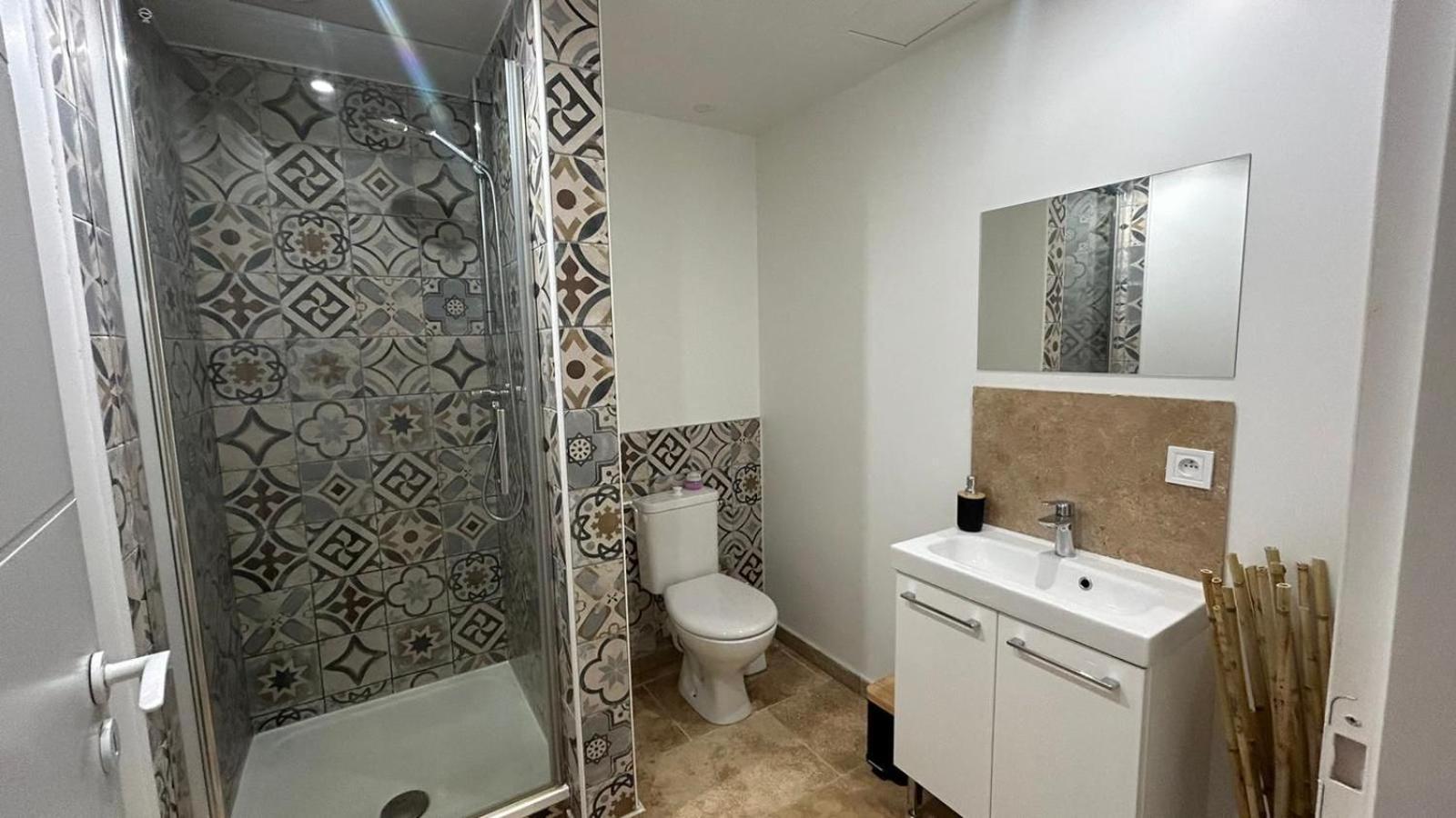 Appartement Paisible Entre Terre Et Mer Cabrieres  Luaran gambar