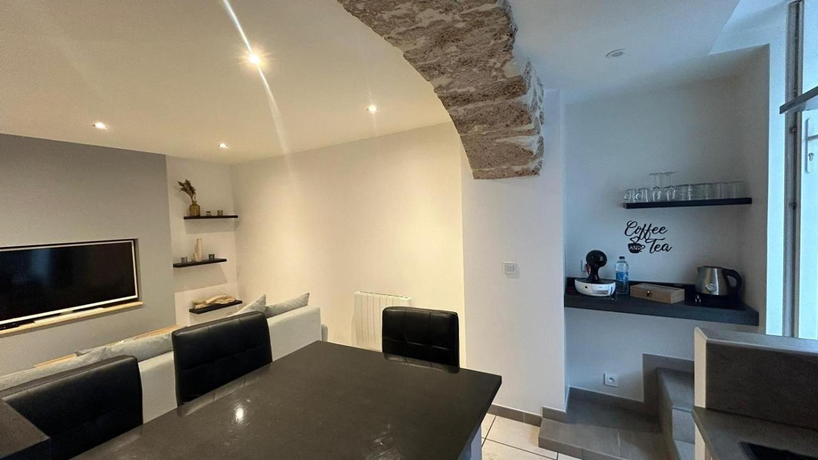 Appartement Paisible Entre Terre Et Mer Cabrieres  Luaran gambar